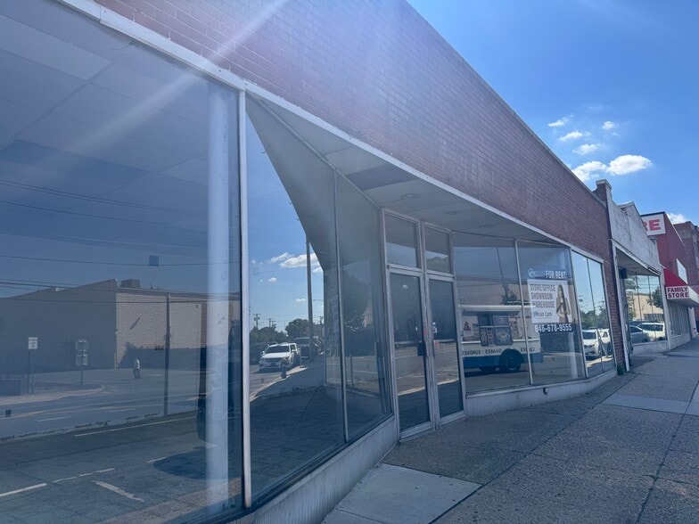 More Photos Of 210-218 Front St, Hempstead Warehouse For Lease