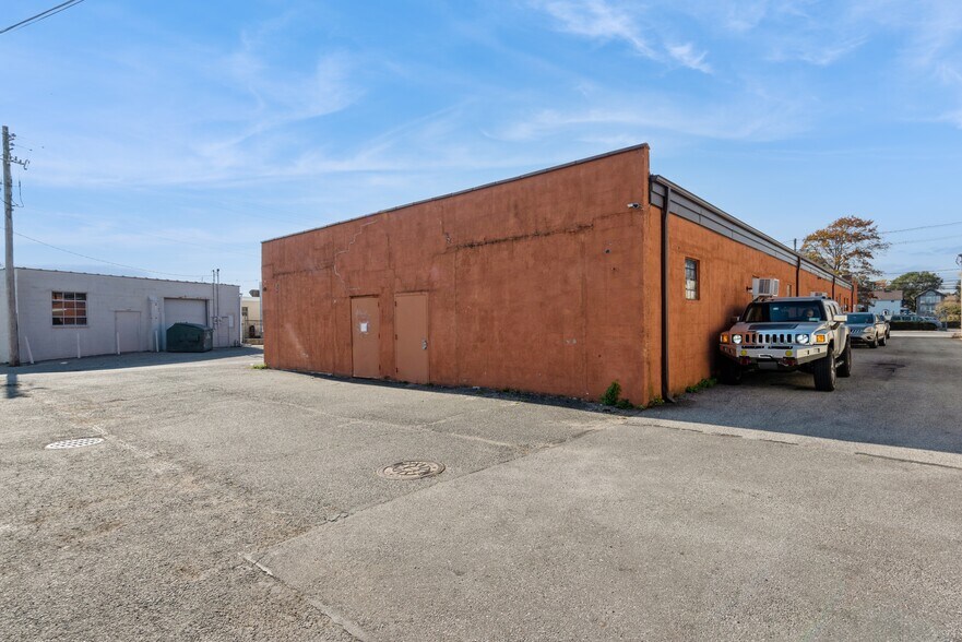 More Photos Of 27 Hanse Ave, Freeport Manufacturing For Sale