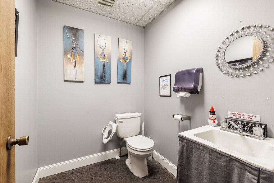 More Photos Of 67 Lyell Ave, Spencerport Office Residential For Lease