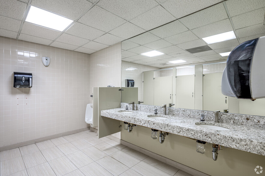 More Photos Of 695 US Highway 46, Fairfield Office For Lease