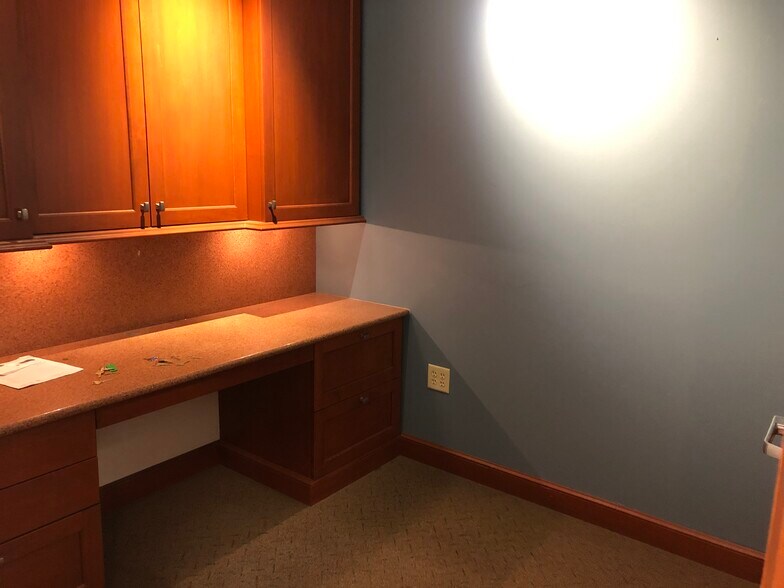 More Photos Of 235 N Greenbush Rd, Troy Unknown For Lease