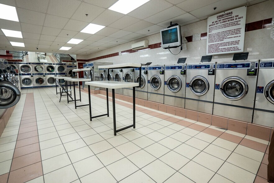 More Photos Of 238 Melrose St, Brooklyn Office Residential For Sale