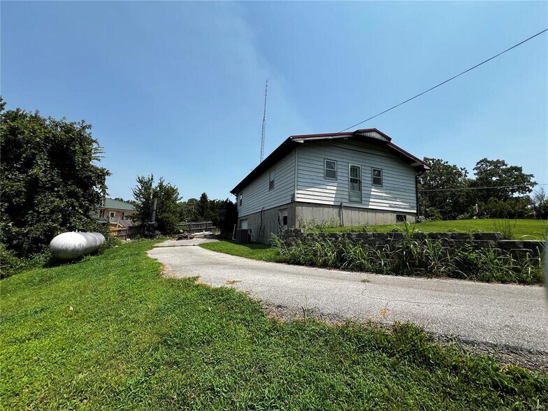 More Photos Of 22199 Highway Y, Saint Robert Medical For Sale