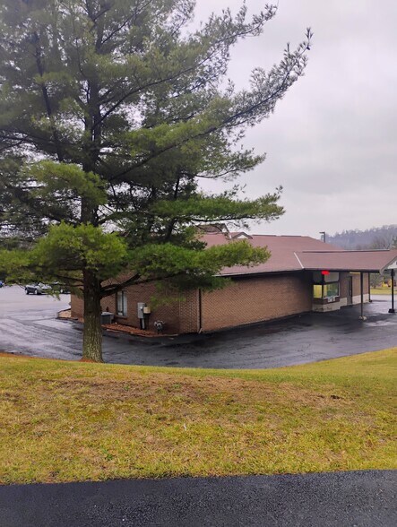 More Photos Of 2550 Brownsville Rd, South Park Bank For Lease
