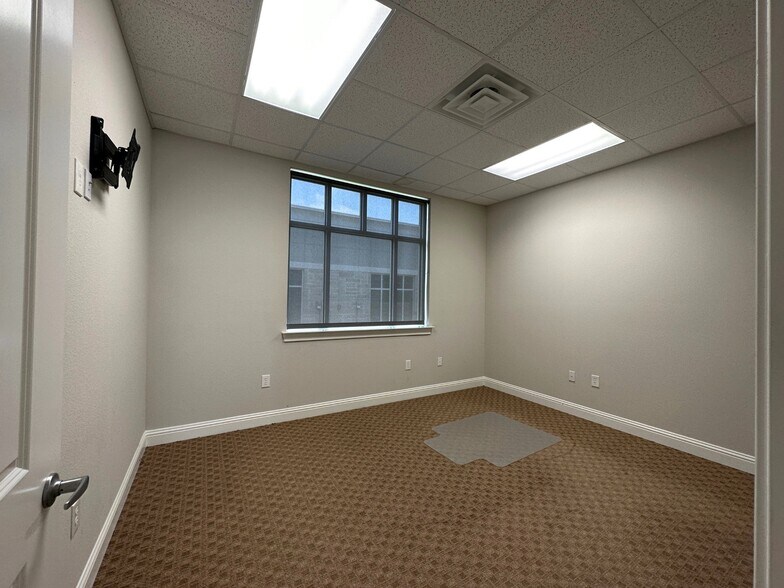 More Photos Of 1402 S Custer Rd, McKinney Medical For Lease