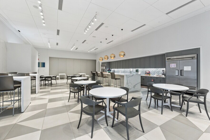 More Photos Of 6231 E Stassney Ln, Austin Warehouse For Lease