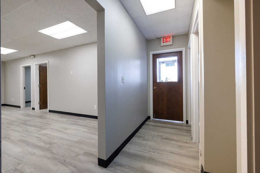 More Photos Of 29601-29607 Hall St, Solon Warehouse For Lease