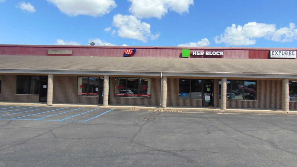 More Photos Of 911 E Pickard St, Mount Pleasant Storefront For Lease