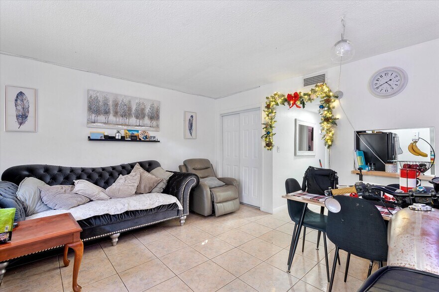 More Photos Of 701 NE 8th St, Hallandale Beach Apartments For Sale