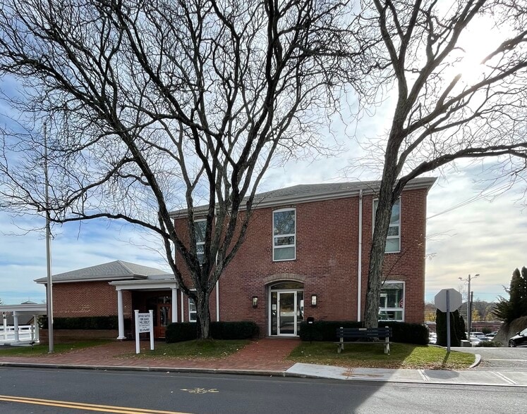 Primary Photo Of 208 Elm St, New Canaan General Retail For Lease