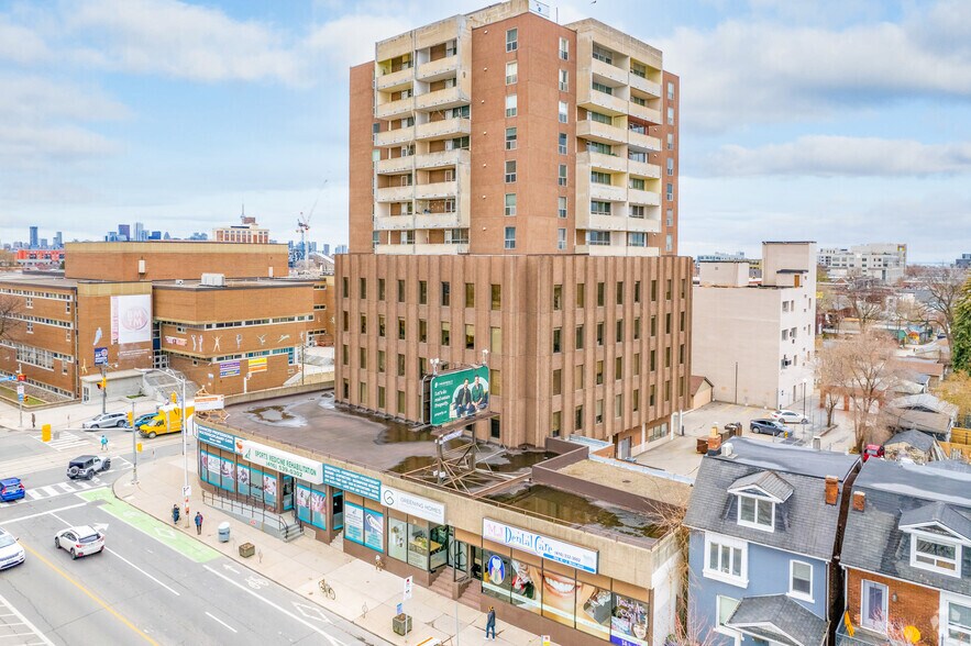 More Photos Of 2329-2333 Dundas St W, Toronto Medical For Lease