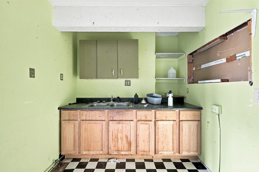 More Photos Of 1077 Millville Ave, Hamilton Freestanding For Sale