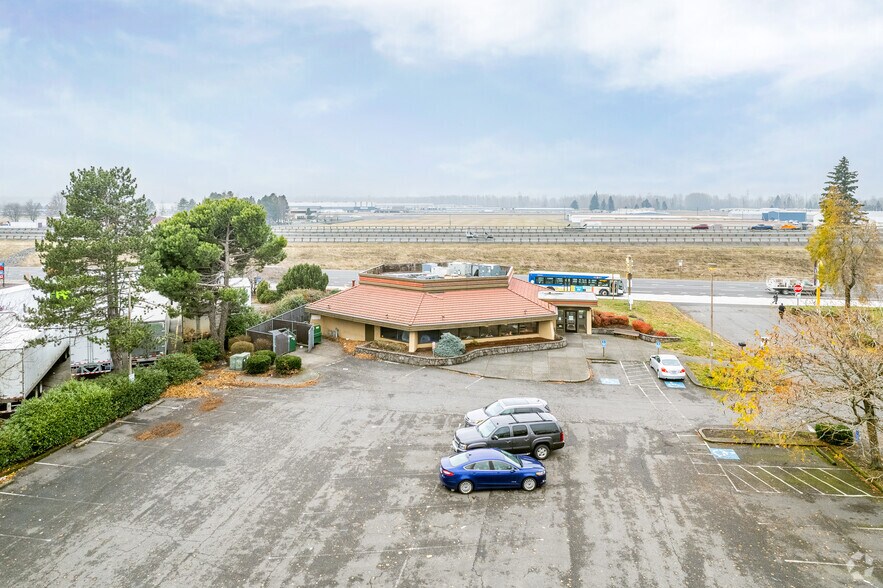 More Photos Of 557 NW Phoenix Dr, Troutdale Restaurant For Lease
