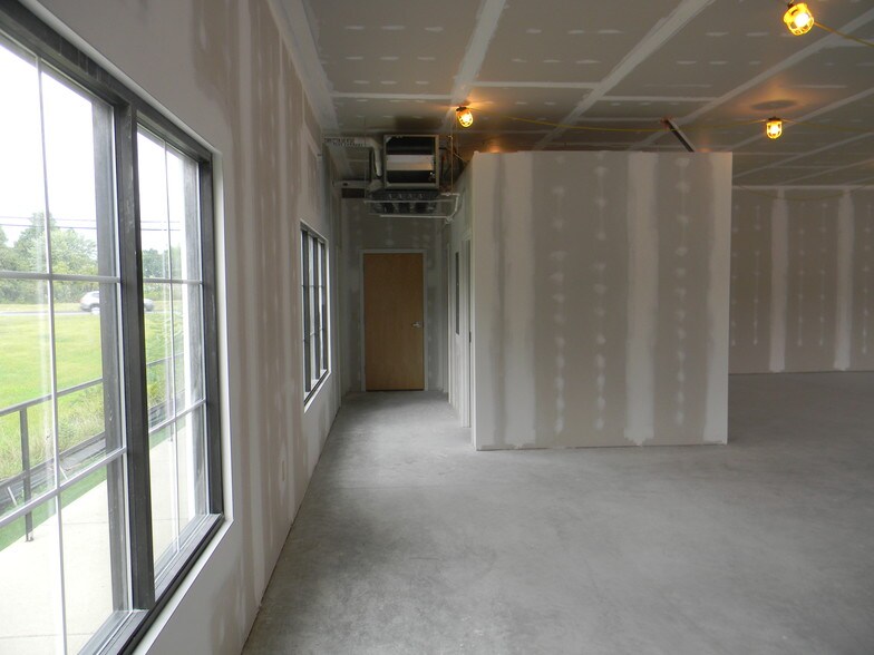 More Photos Of 207 Russell St, Hadley Office For Lease