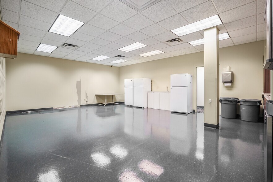 More Photos Of 10567 Sawmill Pky, Powell Office For Lease