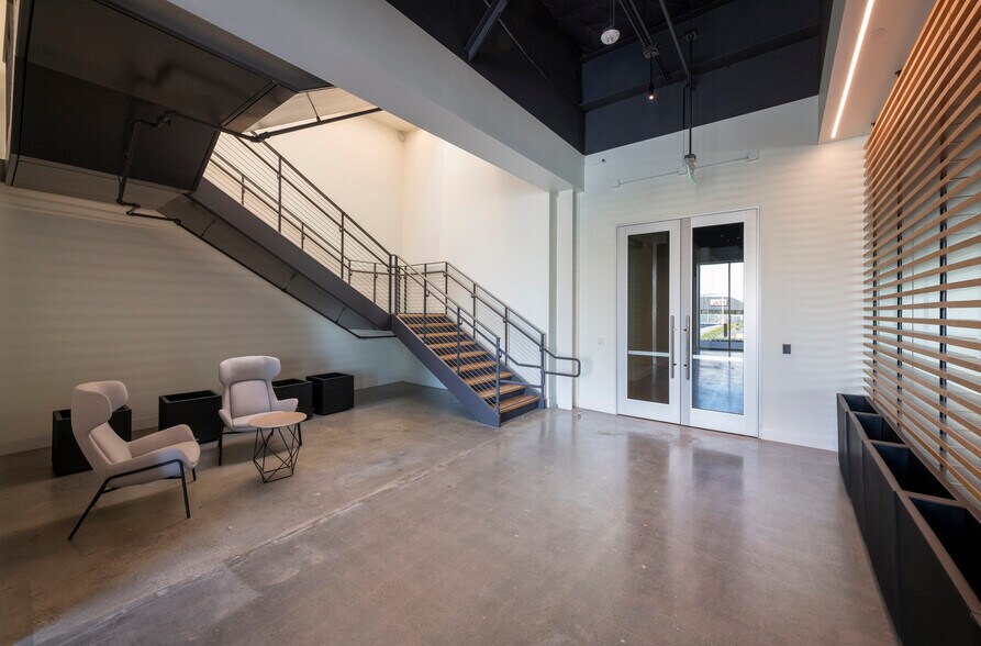 More Photos Of 150 Industrial Rd, San Carlos Flex For Sale