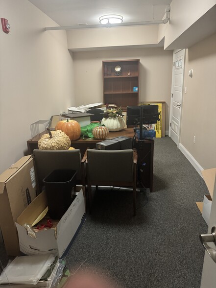 More Photos Of 9 Park Ave, Rutherford Storefront Retail Office For Lease