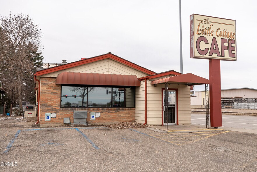 Primary Photo Of 2513 E Main Ave, Bismarck Restaurant For Sale