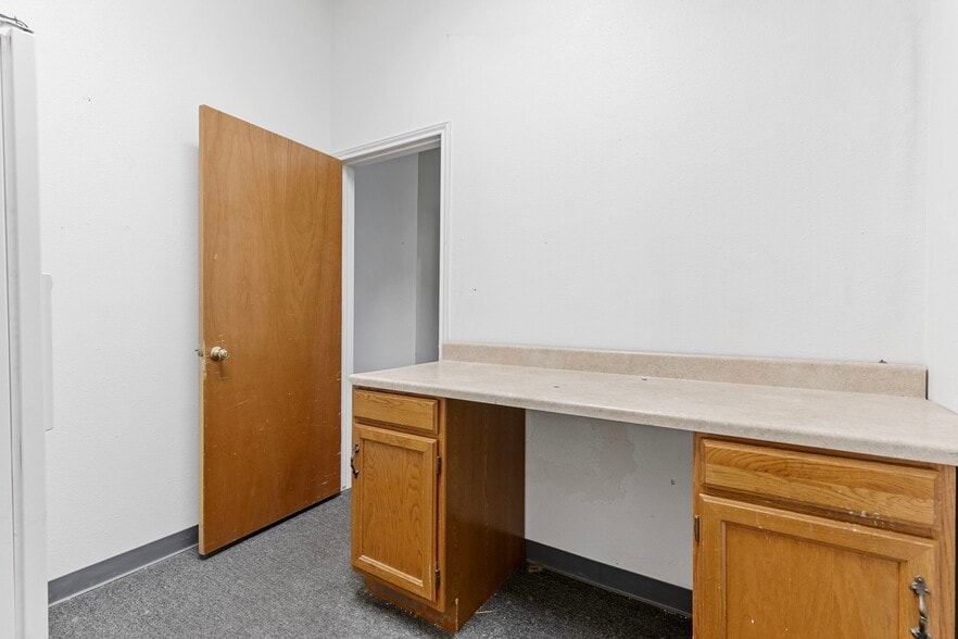 More Photos Of 1109-1115 Kimbark St, Longmont Storefront For Lease
