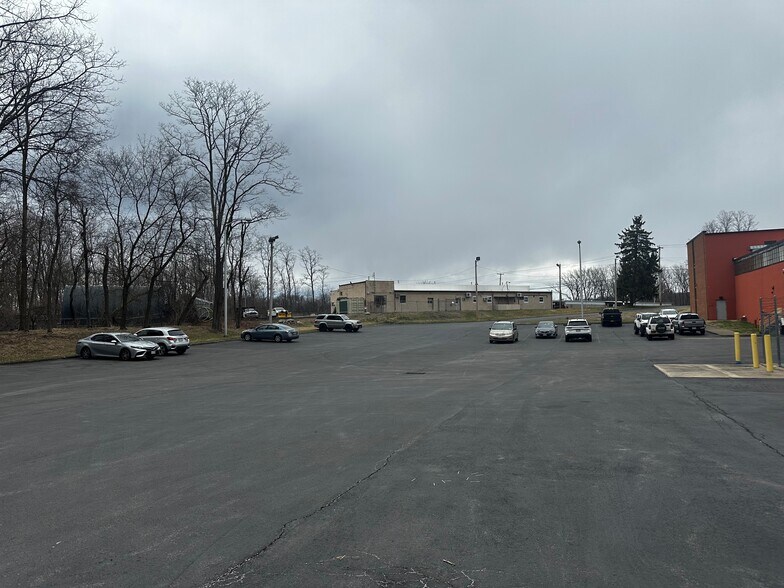 More Photos Of 75 Pierces Rd, Newburgh Warehouse For Lease