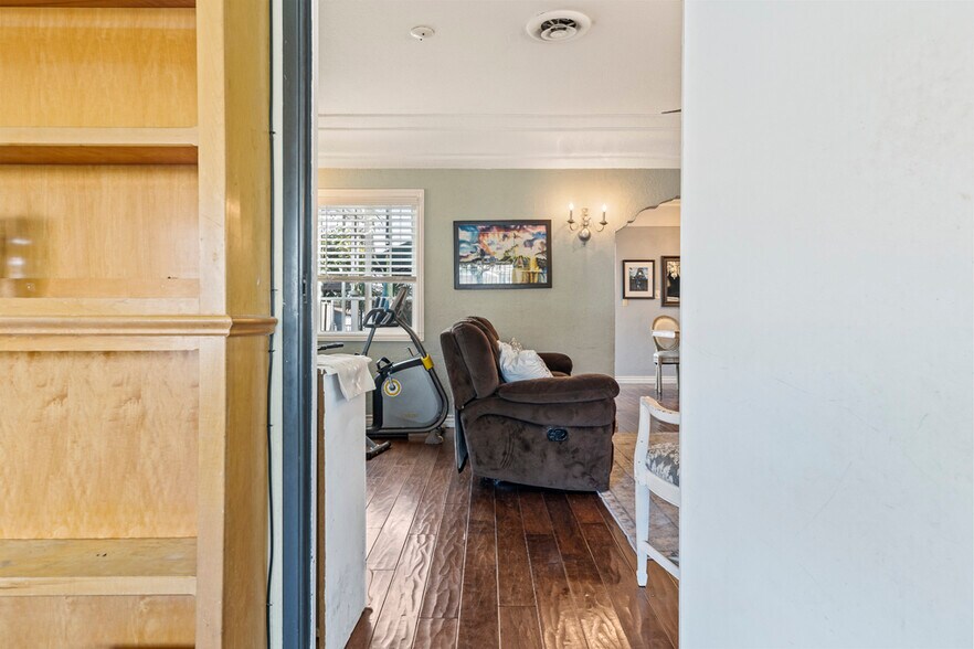 More Photos Of 906 E Commonwealth Ave, Fullerton Storefront For Sale