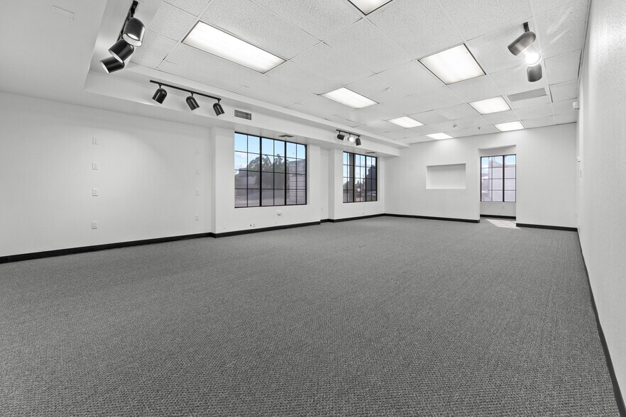 More Photos Of 2008 W Dorothea Ave, Visalia Freestanding For Lease