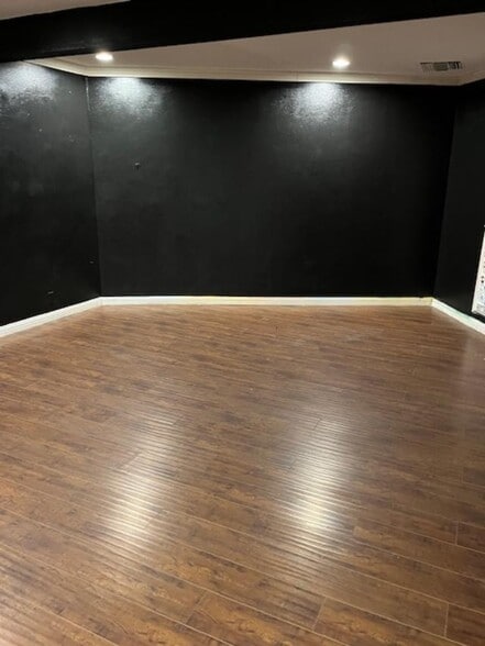 More Photos Of 5217-5223 Lankershim Blvd, North Hollywood Storefront Retail Office For Lease