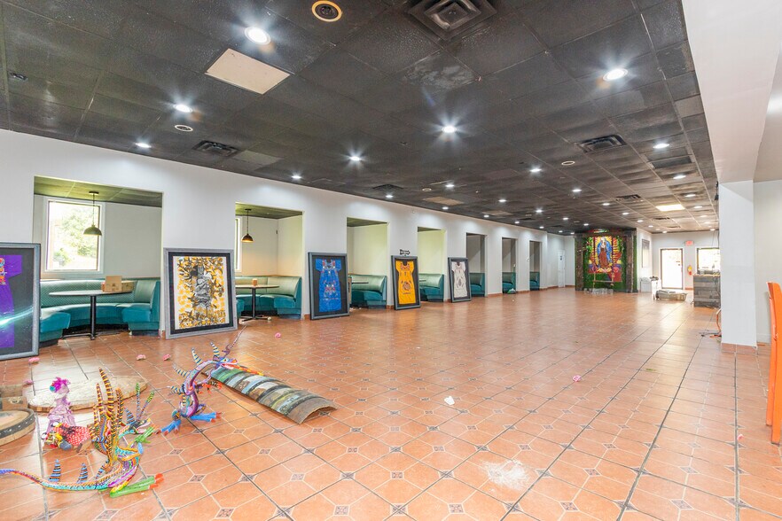 More Photos Of 1704-1710 W Main St, Central Restaurant For Lease