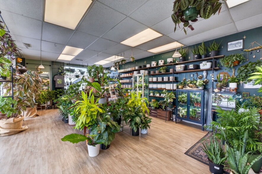 More Photos Of 1938 S Glenstone Ave, Springfield General Retail For Sale