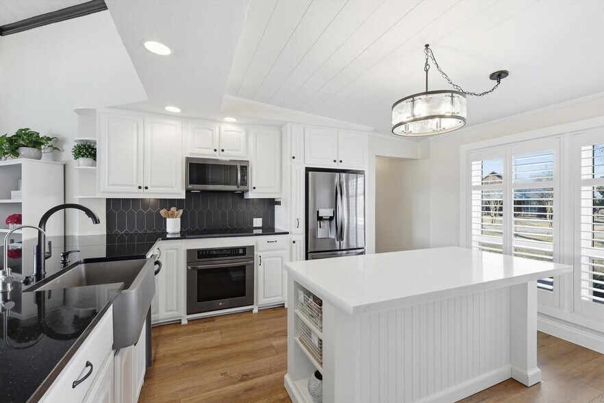 More Photos Of 10115 General Bond Ct, McKinney Airplane Hangar For Sale