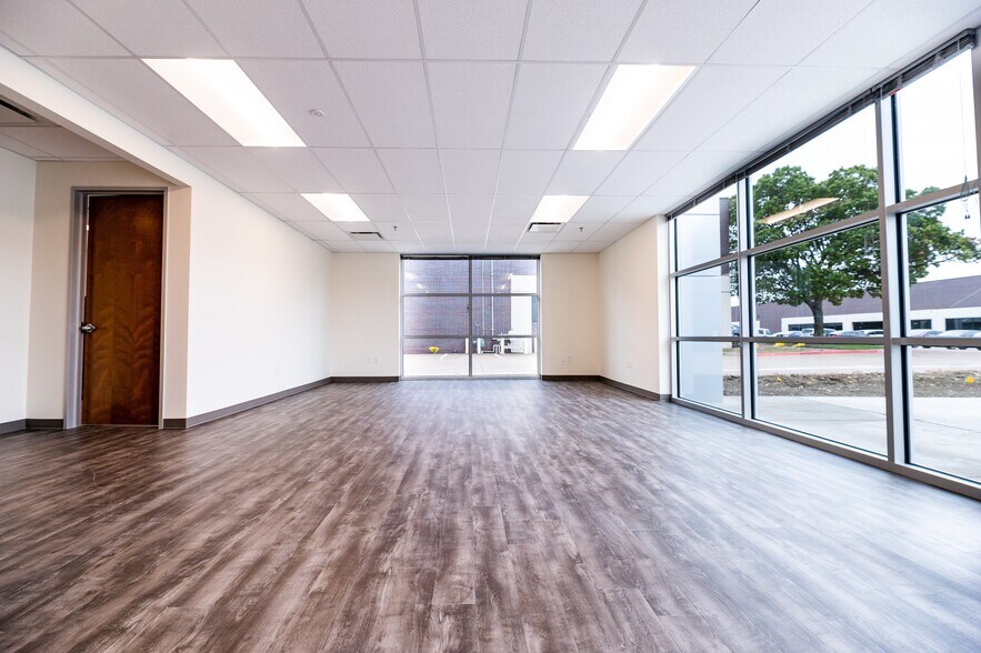 More Photos Of 8480 Esters Blvd, Irving Warehouse For Lease