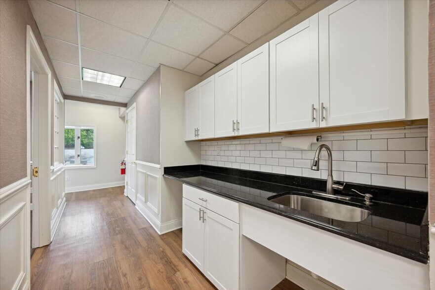 More Photos Of 55 Stirling Rd, Watchung Office For Lease