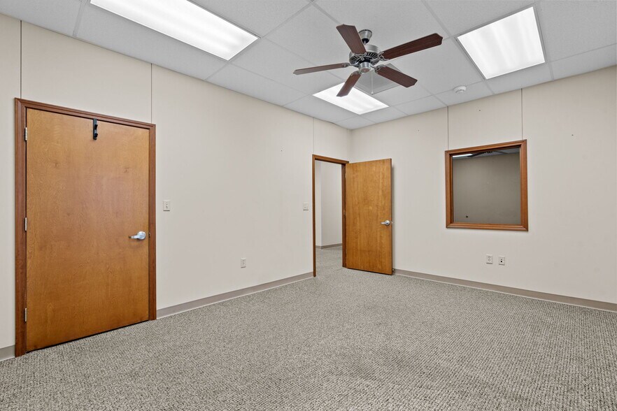 More Photos Of 311 N Waverly Ave, Springfield Warehouse For Lease