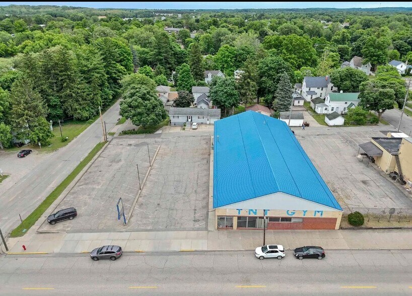 More Photos Of 310 N Michigan Ave, Big Rapids Freestanding For Sale