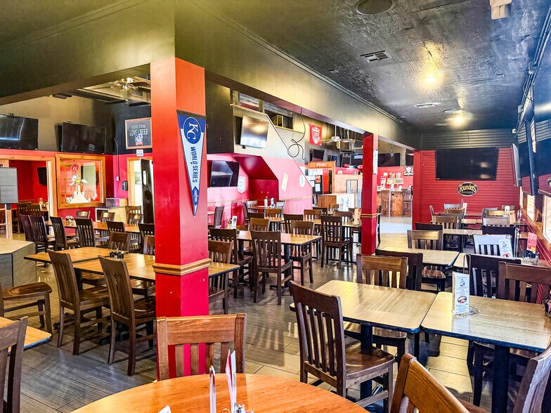 More Photos Of 1100 S 48th Pl, Springdale Restaurant For Lease