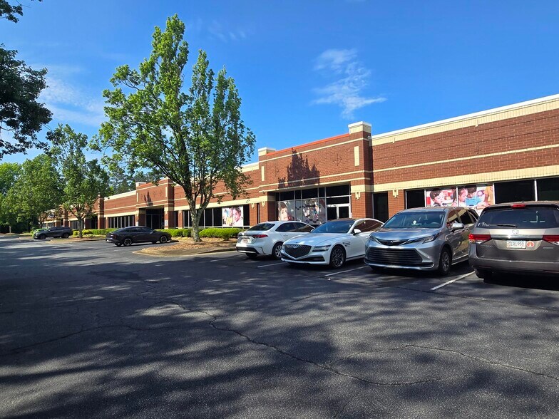 More Photos Of 10700 Abbotts Bridge Rd, Johns Creek General Retail For Lease