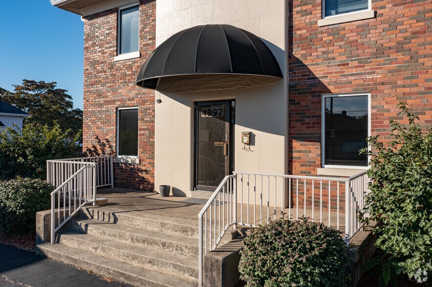 4997 Glenway Ave, Cincinnati, OH 45238 Office For Sale