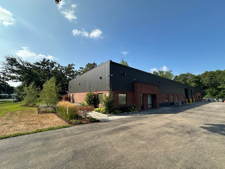 More Photos Of 1717-1721 Oak Dr, Mchenry Manufacturing For Sale