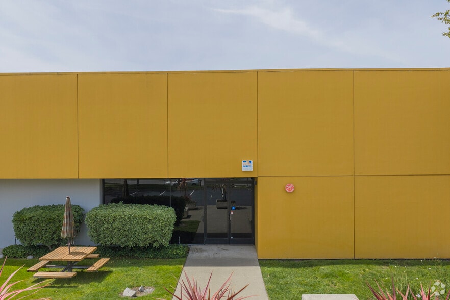 More Photos Of 2345-2349 Circadian Way, Santa Rosa Light Manufacturing For Lease