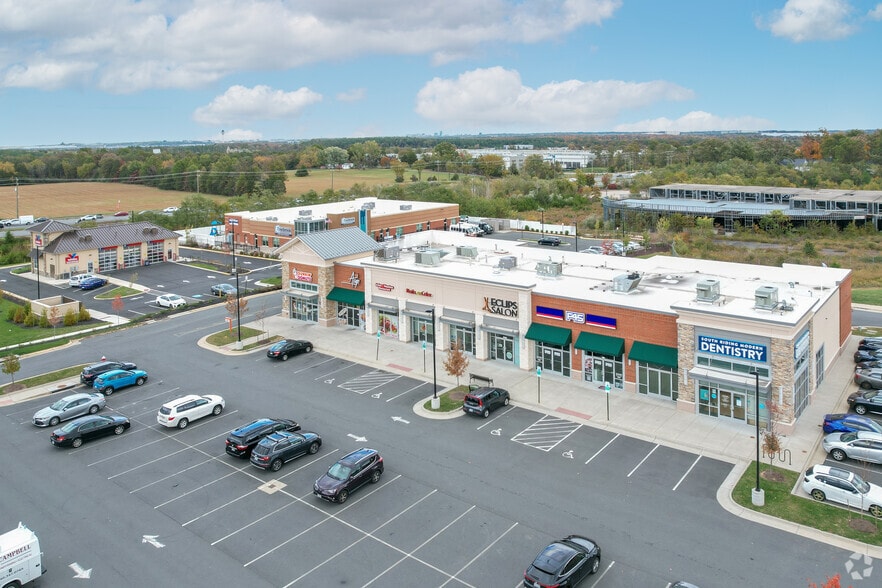 More Photos Of 25421 Lizzio Center Dr, Chantilly General Retail For Lease