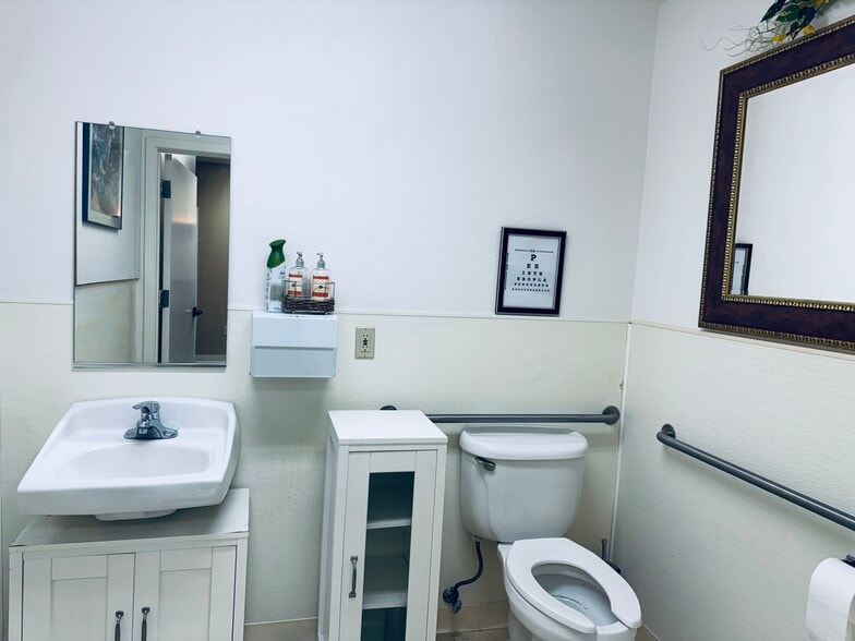 More Photos Of 819 15th St, Modesto Office For Lease