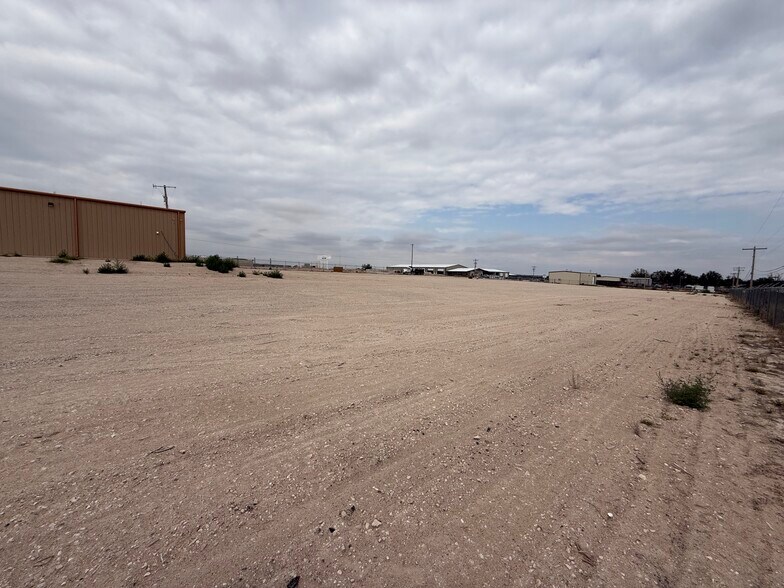 More Photos Of 2916 Boyd Dr, Carlsbad Warehouse For Lease