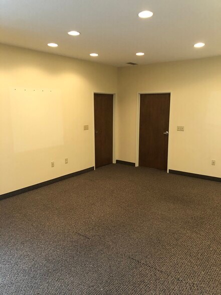 More Photos Of 23 Forry St, Newark Office Residential For Lease