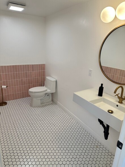 More Photos Of 4545-4547 Fanuel St, San Diego Office For Lease