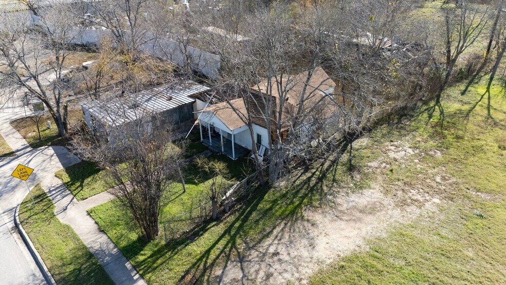 More Photos Of 919 W 2nd St, Taylor Land For Sale