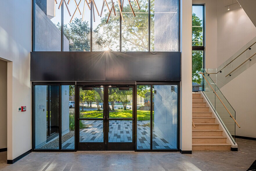 More Photos Of 4621 Ross Ave, Dallas Office For Lease