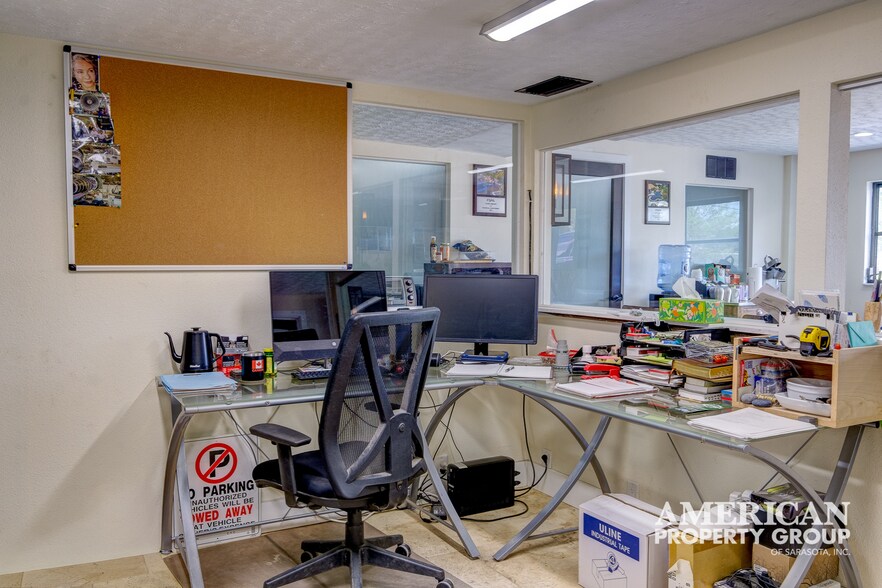 More Photos Of 520 Colonia Ln E, Nokomis Showroom For Sale