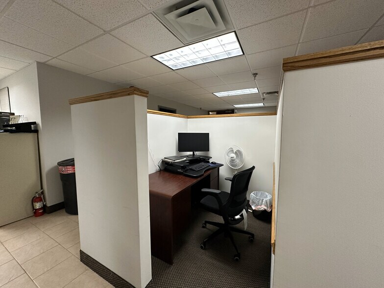 More Photos Of 8053 E Bloomington Fwy, Bloomington Office For Sale