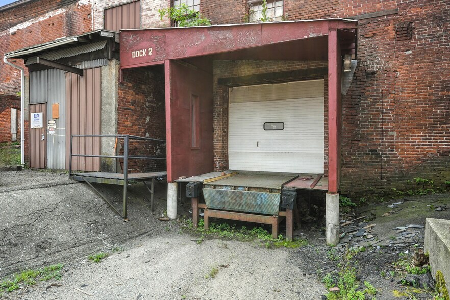 More Photos Of 81-85 Sargeant St, Holyoke Manufacturing For Lease