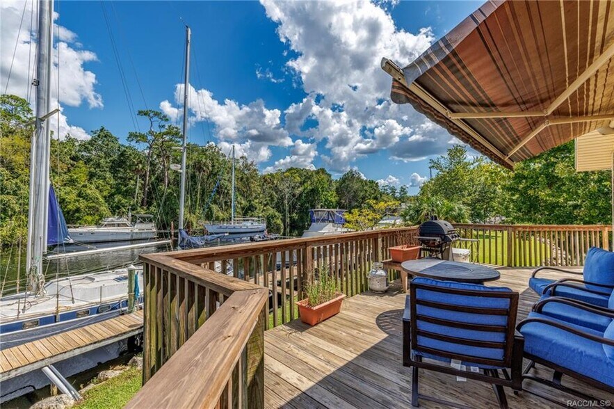 More Photos Of 6617 Riverside Dr, Yankeetown Marina For Sale